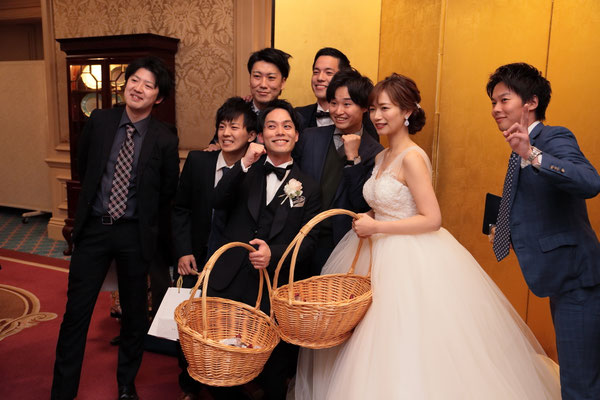 大阪、神戸、京都、撮って出しエンドロール、写真撮影、記録ビデオ、おすすめ、結婚式moviesにお任せ。持ち込みカメラマン、外注カメラマン