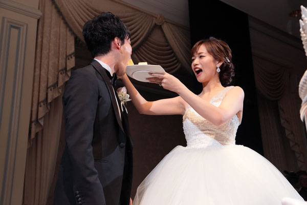 大阪、神戸、京都、撮って出しエンドロール、写真撮影、記録ビデオ、おすすめ、結婚式moviesにお任せ。持ち込みカメラマン、外注カメラマン