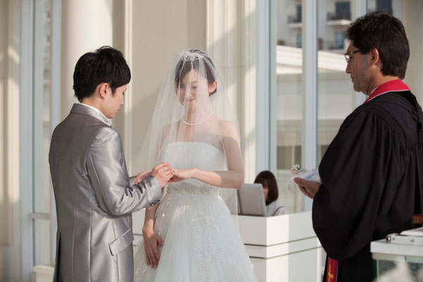 大阪、京都、神戸の結婚式 外注 持ち込みカメラマンは結婚式movies 撮って出しエンドロール 記録ビデオ