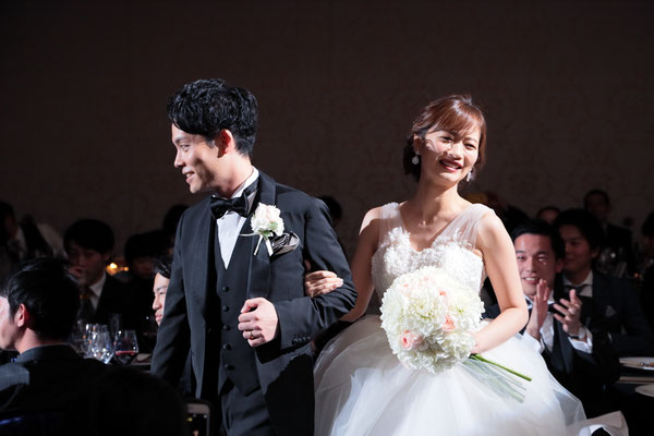 大阪、神戸、京都、撮って出しエンドロール、写真撮影、記録ビデオ、おすすめ、結婚式moviesにお任せ。持ち込みカメラマン、外注カメラマン