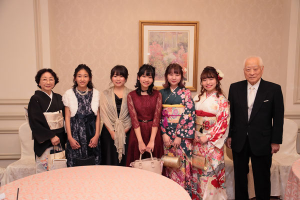 大阪、神戸、京都、撮って出しエンドロール、写真撮影、記録ビデオ、おすすめ、結婚式moviesにお任せ。持ち込みカメラマン、外注カメラマン