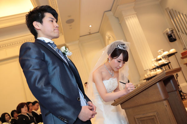 大阪、神戸、京都、撮って出しエンドロール、写真撮影、記録ビデオ、おすすめ、結婚式moviesにお任せ。持ち込みカメラマン、外注カメラマン