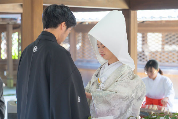 大阪-神戸-京都での結婚式持ち込み、外注カメラマンは結婚式moviesへお任せください-前撮りムービー、前撮り写真 記録ビデオ撮影-撮って出しエンドロール-写真スナップ撮影が40000円から