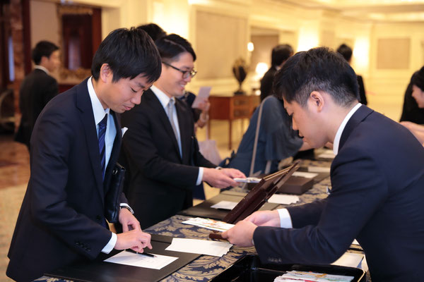 大阪、神戸、京都、撮って出しエンドロール、写真撮影、記録ビデオ、おすすめ、結婚式moviesにお任せ。持ち込みカメラマン、外注カメラマン