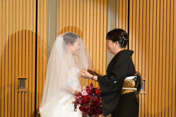 大阪-神戸-京都での結婚式持ち込み、外注カメラマンは結婚式moviesへお任せください-前撮りムービー、前撮り写真 記録ビデオ撮影-撮って出しエンドロール-写真スナップ撮影が40000円から