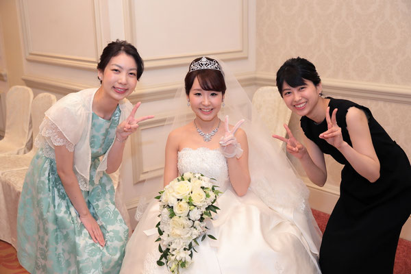 大阪、神戸、京都、撮って出しエンドロール、写真撮影、記録ビデオ、おすすめ、結婚式moviesにお任せ。持ち込みカメラマン、外注カメラマン
