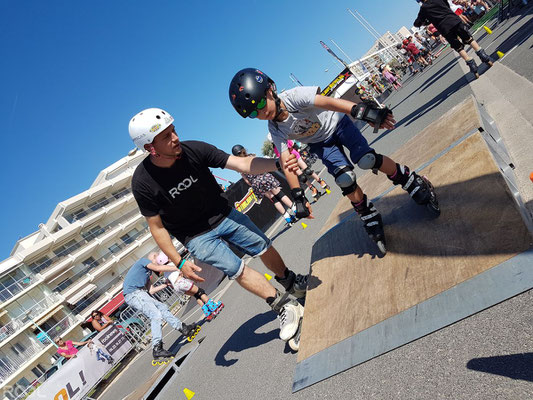 ROOL - Stephane Luchie - Prof Roller avec enfant sur tremplin