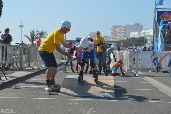 ROOL - Stéphane Luchie - Prof avec enfants skatepark