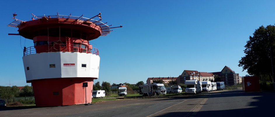 Wir stehen auf dem Havencamp/Havenhostel. Bewacht von einem ehemaligen Leuchtturmkopf