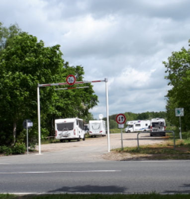 da wollte wir nicht hin, eigentlich nur ein staubiger Parkplatz ohne Infrastruktut