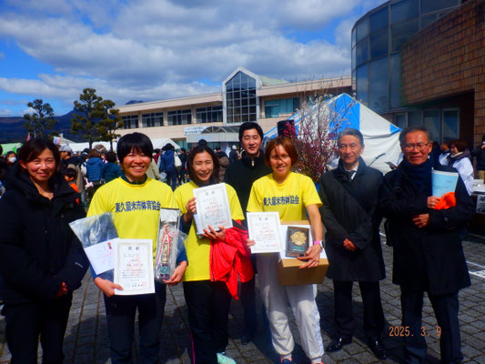 表彰_一般女子3人と市長と教育長と会長