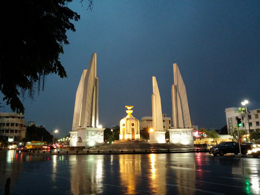 Democracy Monument  at Ratchadamnoen Avenue, Bangkok