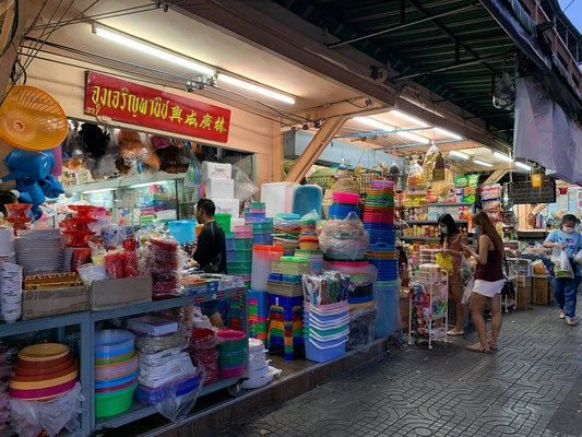 Tha Dindaeng Market