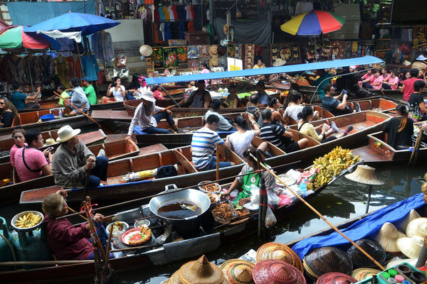 Central Thailand is famous for the colorfull Floating Markets