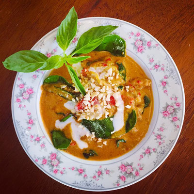 Beef curry in peanut sauce