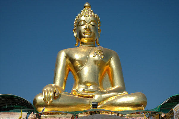 Golden Buddha Statue overlooking the golden Triangle
