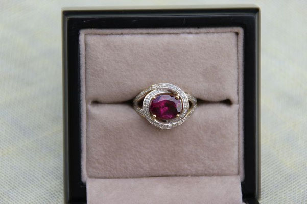 Magenta Granat, Mosambik, 9x7 mm, 2,12 ct