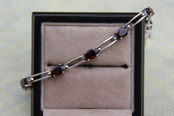 10 x Mosambik Granat, Mosambik, 7x5 mm, 8,2 ct 