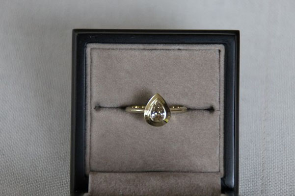 champagner Diamant facettiert, Birnform, Südafrika, 6,1x4 mm, 0,50 ct, VSI