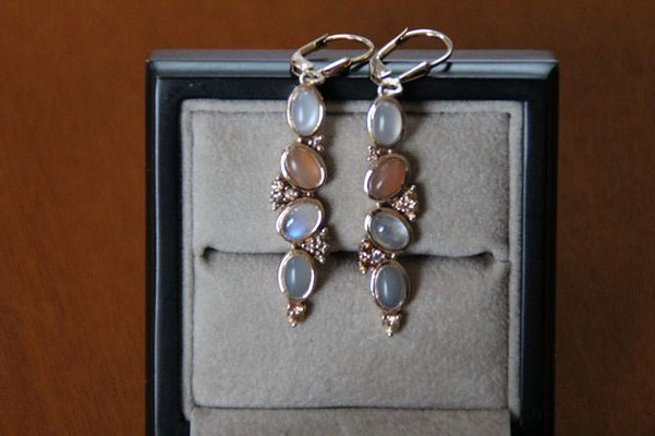 2 x Champagner Zirkon, Kambodscha, 2,5 mm, 0,18 ct und 14 kleinere