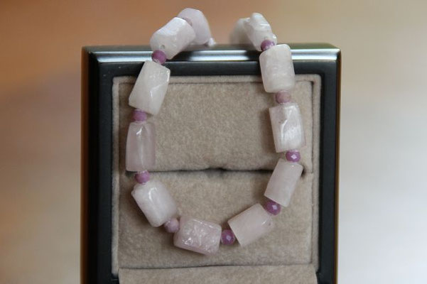 Kunzit Kette mit pinkfarbenem Spodumen