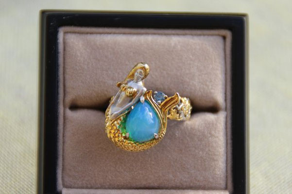 Blauer Opal, Äthiopien, 11x9 mm, 1,935 ct