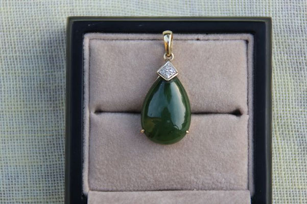 Kanadische Jade, Kanada, 21x14 mm, 10,22 ct
