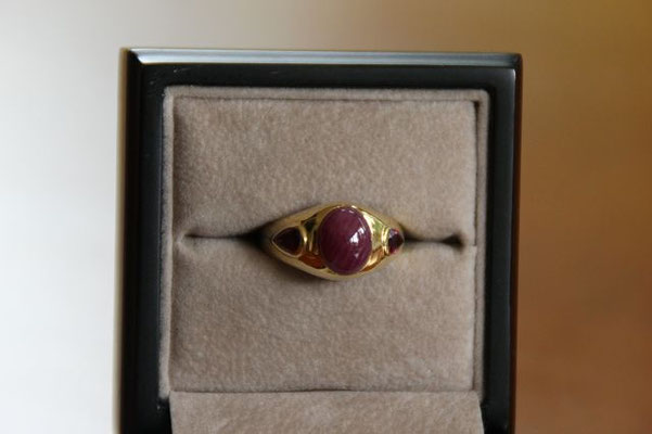 Rubin Cabochon