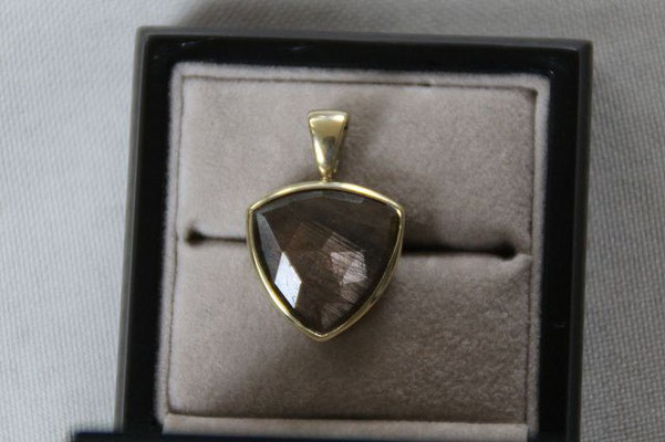 Schokoladen Saphir, Afrika, 12 ct, Trillant Rose Cut Briolet
