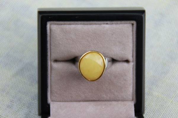 Baltischer Milky Bernstein, Polen, 15x12 mm, 2,25 ct