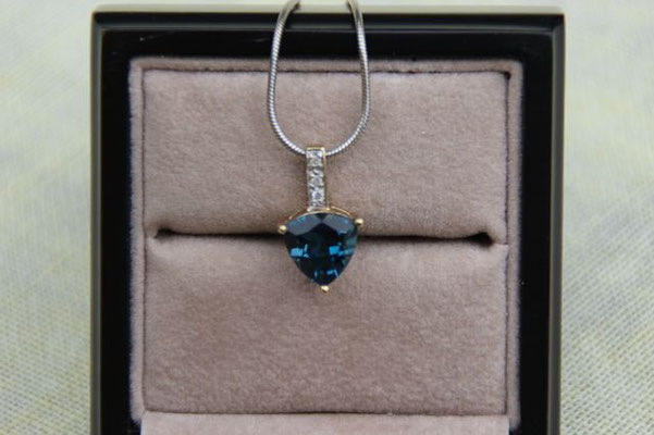 Londonblauer Topas, Brasilien, 9 mm, 2,55 ct
