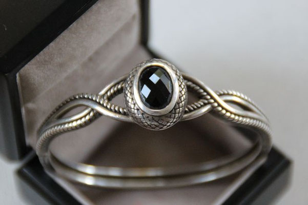 Schwarzer Onyx, Brasilien, 14x10 mm, 3,8 ct