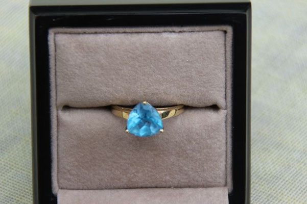 Schweizblauer Topas, Brasilien, 9 mm, 2,43ct