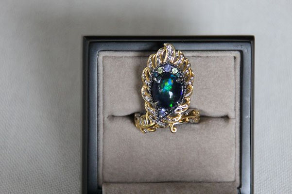Blauer Opal, Äthiopien, 12x10 mm, 2,817 ct