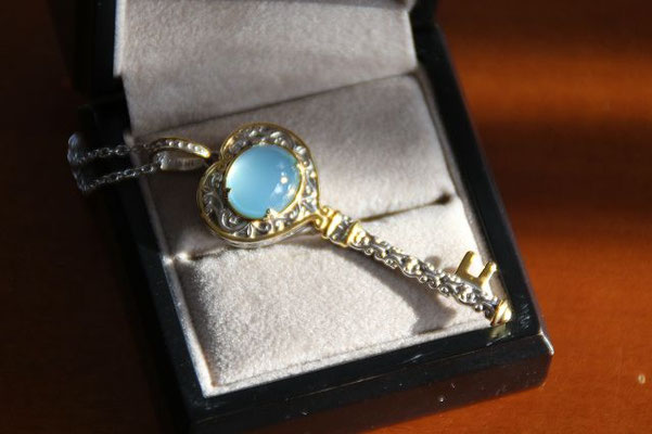 Blauer Chalzedon, Brasilien, 12x10 mm, 3,807 ct
