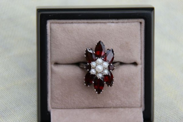 Mosambik Granat, Mosambik, 6 x 10x5 mm, 7,08 ct, 2x 3 mm, 0,27 ct 