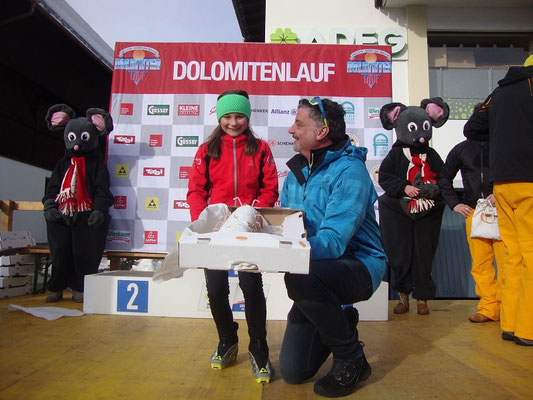 Und wer gewinnt die Riesenschaumrolle?! Die Anna!