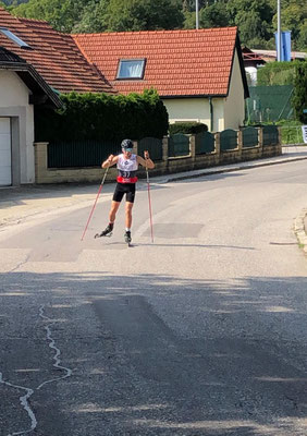 mit Vollgas unterwegs, egal, ob auf Rollern...