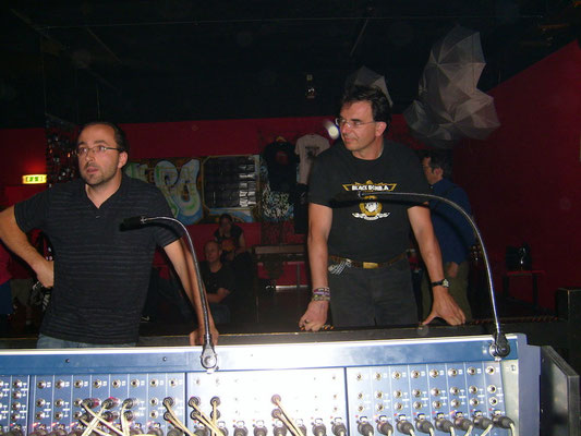 Gregoire, sound and Ripsi, Lights, Black Bomb A live in Yverdo, May 2009