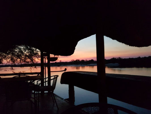 Sundowner am Kavango