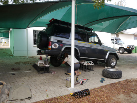 Fahrwerkswechsel - keine leichte Arbeit