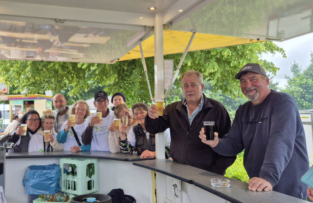 Unser Team war Spitze ! Prost :-) 