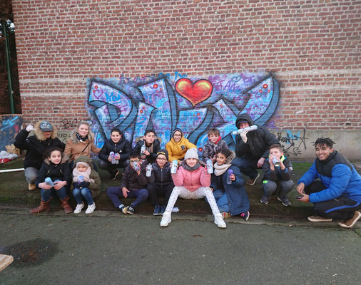 Atelier graff avec les enfants du centre Leo Lagrange d'hellemes