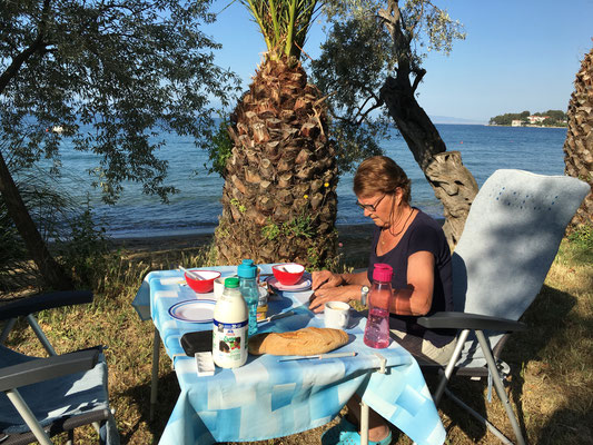 Tolles Frühstück  bei Sonnenschein