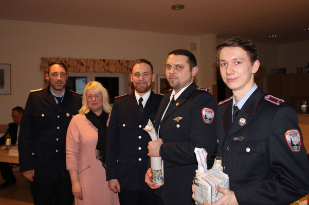 Ab jetzt offiziell die Einheitsführer für die Katastrophenschutzeinheit der GemeindeFEUERWEHR Besitz: Dennis Hinzmann und Ralf Zücker (v. r.) Foto: Kristoph-Felix Piepke