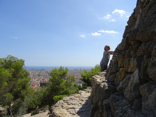 Oben im Park Güell gibt es ruhige Orte mit herrlichem Blick