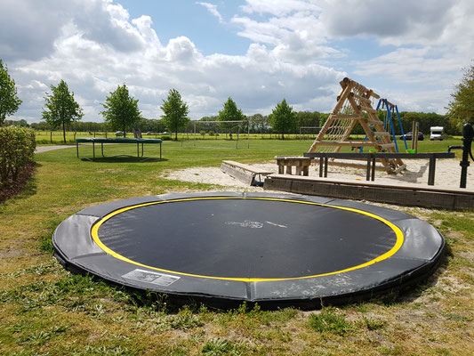 Moréne Hoeve - nieuwe extra trampoline 2019