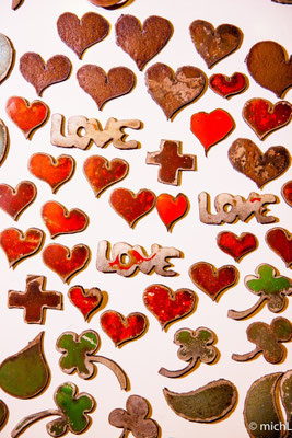 Magnets sur la porte d'un frigo