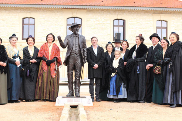 Sculpture-buste-statue-bronze-sulpteur-Langloys-Félibres-Mistral-Eyragues