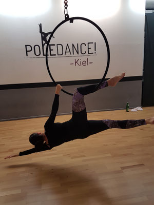 AERIAL Hoop bei PoleDance in Kiel - ProMentalis Daniela Lafrentz